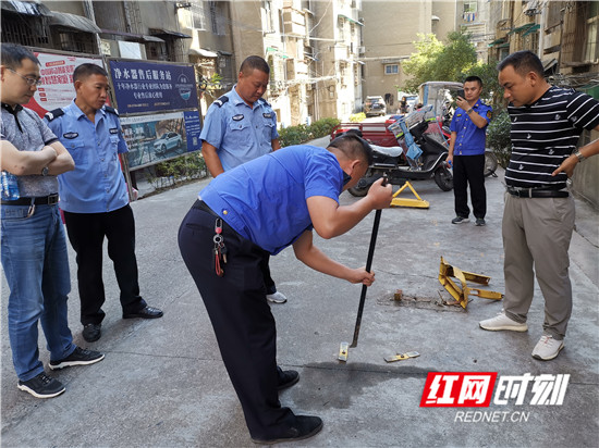 私装地锁抢车位  集中拆除合民意