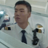 《中国机长》刷屏：“四川8633，收到请回答！”