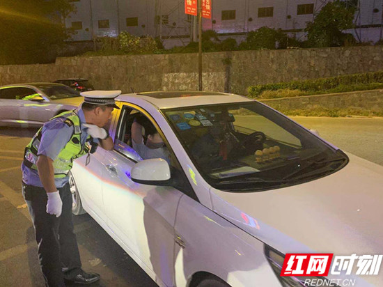 国庆黄金周|国庆返航迎高峰 武陵源交警护航保畅通