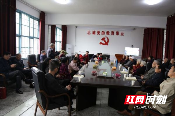 重阳节座谈会.JPG 重阳节座谈会.JPG
