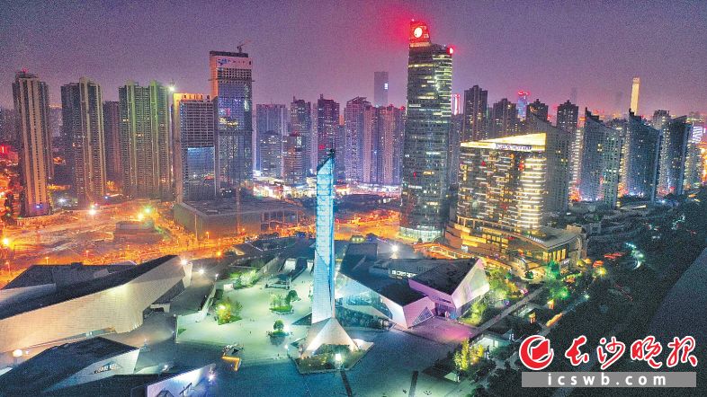 　　作为长沙文化产业地标，长沙滨江文化园“三馆一厅”成为了开福区夜经济的人气打卡地。开福区委宣传部 供图
