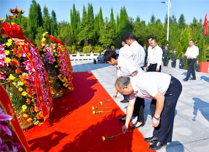 公祭日活动照片2.jpg