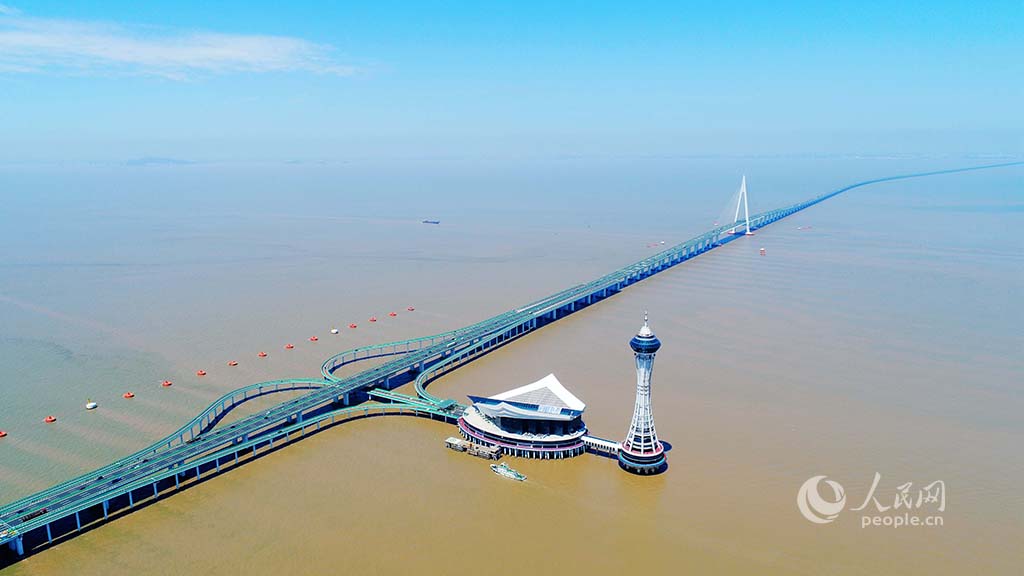 中交二航局承建的杭州湾跨海大桥。  徐付迪 摄