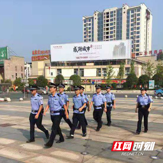 张家界车站广场综管办加大涉旅违规打击力度