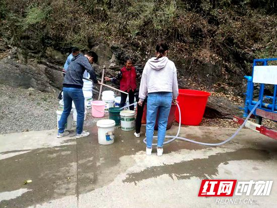 岩泊渡镇：山间烟道“送甘露” 党和群众“鱼水情”