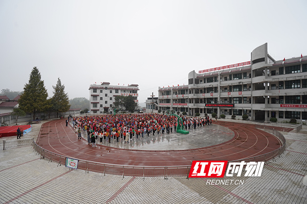 湘西花垣县的麻栗场镇中心小学。