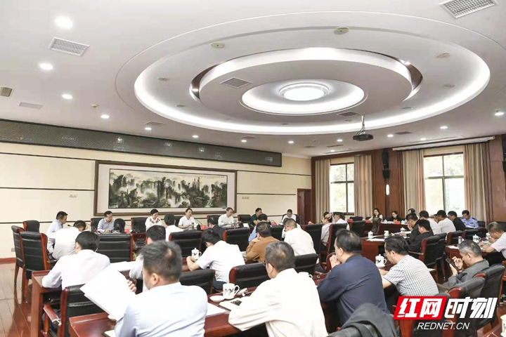 中共张家界市委常委会2019年第26次会议召开