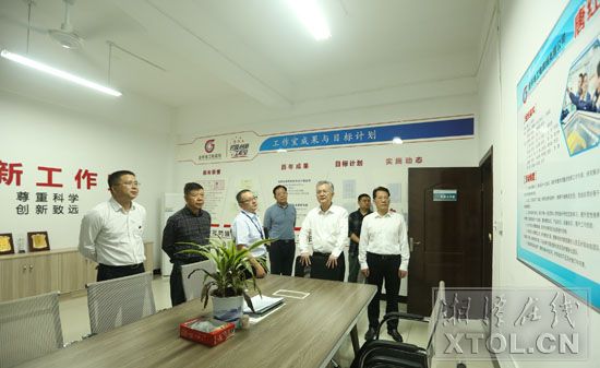 邓三龙一行调研金杯电工。