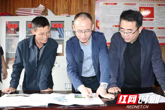 朱法栋深入王家坪镇开展主题教育实地调研