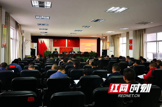 武陵源区“多会合一”部署安排脱贫攻坚工作