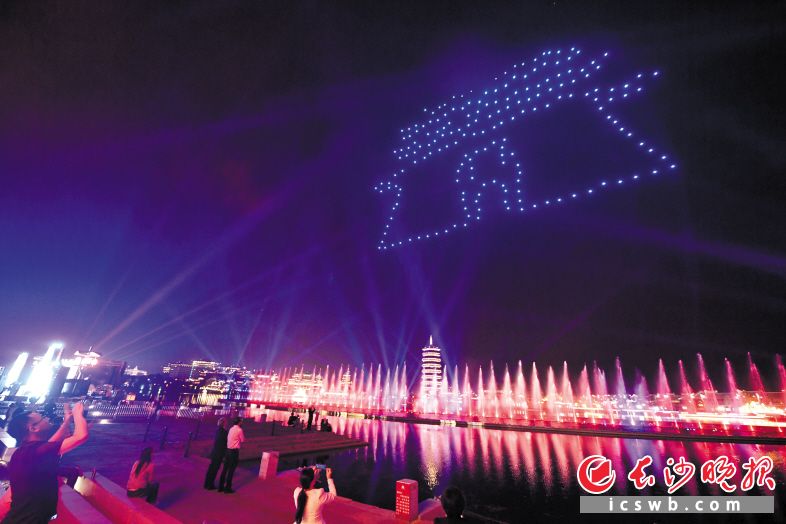 　　9月26日，“点亮中国夜经济版图”长沙首发仪式在铜官窑古镇举行。王志伟 摄