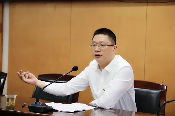 书记讲党课(1).jpg