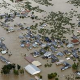 台风“海贝思”致日本中部一河流溃堤百余人受困