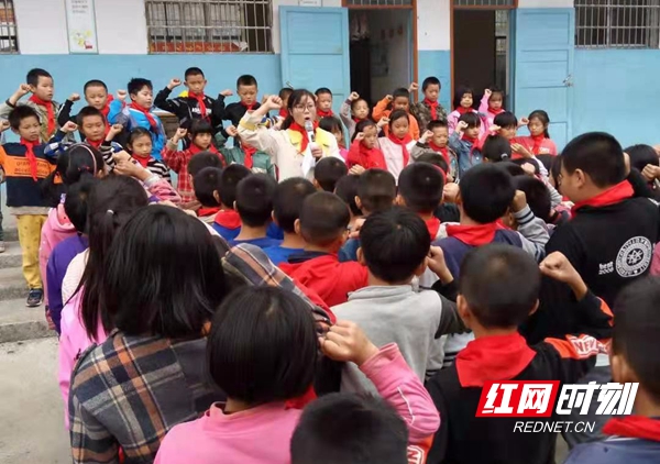 10月12日，对于晏田乡大胜完小来说是一个特别的日子——学校举行了2019年少先队员入队仪式，少先队大队部又迎来了一批新的少先队员！