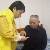 爱心企业送温暖 敬老院里笑声传