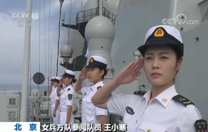 兩位女將軍領隊也引人注目,這也是歷次國慶閱兵首次在徒步方隊安排女