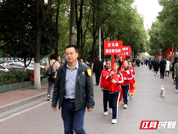 “小手牵大手，城管进校园”让家园更美好