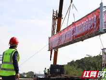 湖南省取消高速公路省界收费站ETC门架全部吊装完成