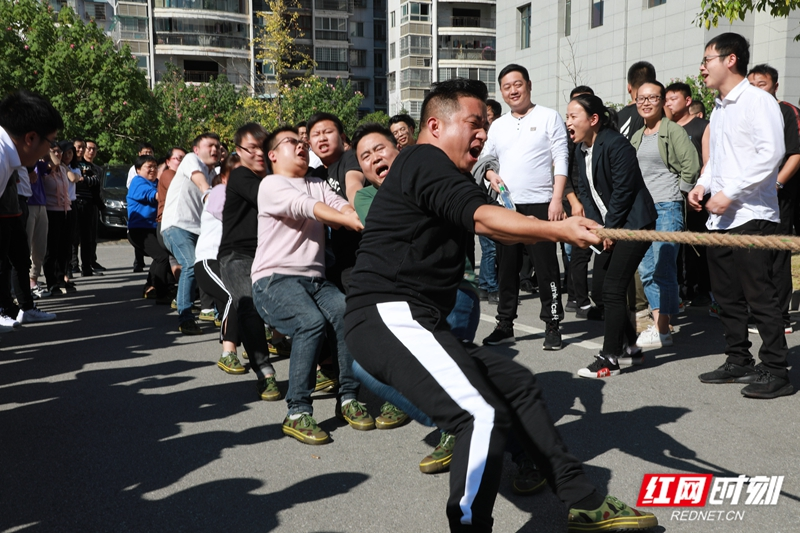 张家界联通职工拔河比赛勇争先 激发活力加油干