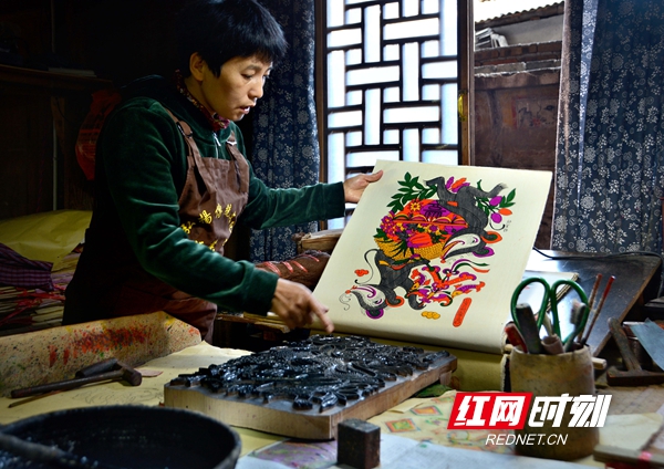 画面生动有趣，生肖栩栩如生，色调丰富流畅。尽展盛世丰年，幸福美满，福美吉祥景象。