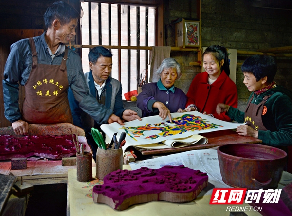 2020鼠年首幅滩头年画《鼠庆丰年》，作为2020年的生肖年画，即将正准备上市。