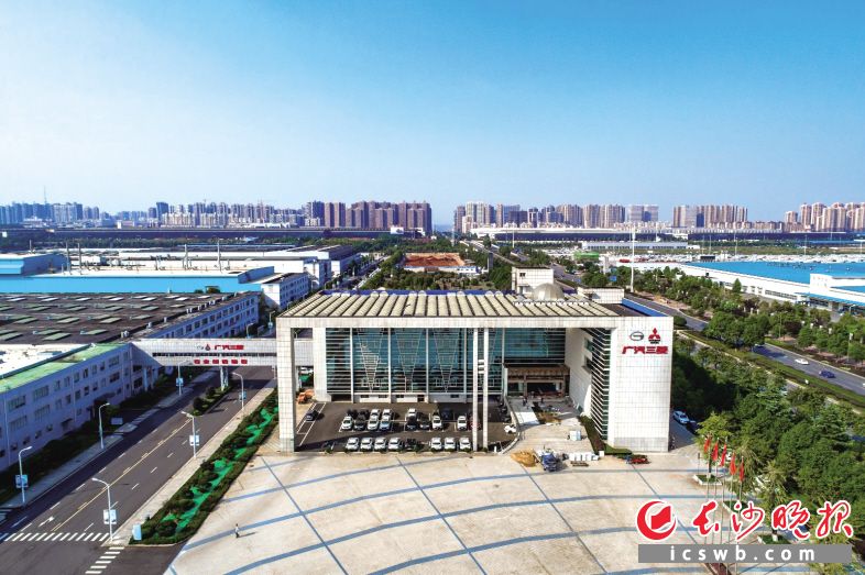 经过三年的努力,智能制造、智慧园区、工业互联网“三位一体”协同推进机制已在长沙经开区落地生根。图为广汽三菱产业园。 蒋炼 摄