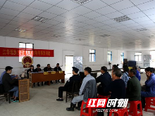 不忘初心 牢记使命丨江华：巡回审判进扶贫村 帮助群众解难题