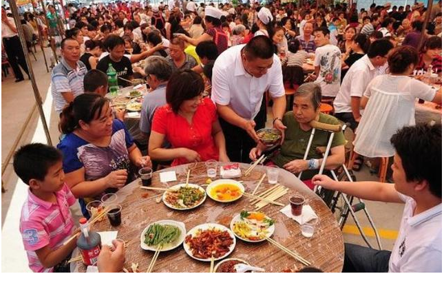 评论：尽孝变味 借寿宴敛财之风当休矣