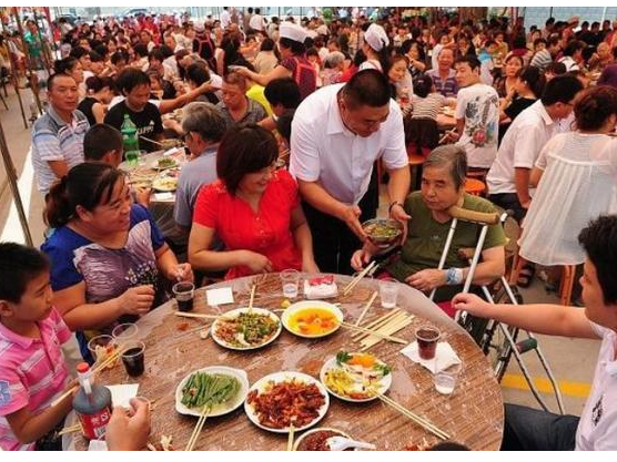 评论：尽孝变味 借寿宴敛财之风当休矣