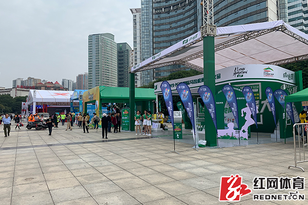 东广场的活动展区。
