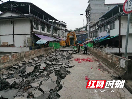 慈利县三官寺土家族乡：原慈索公路三官寺集镇桥修缮开工