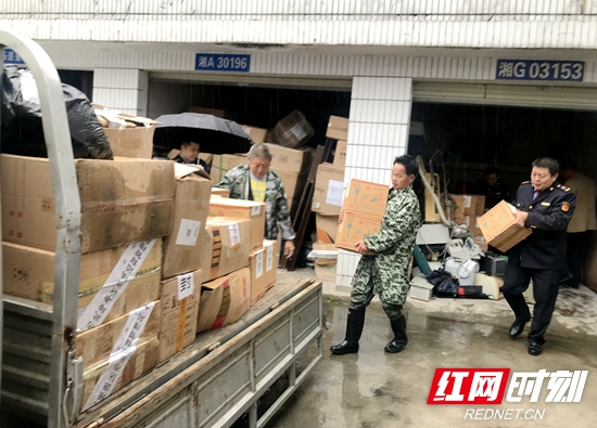 武陵源区集中销毁600余公斤问题食品