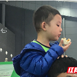 美味时刻·表情包④| 农博会的萌娃期待 三个萌娃的表情三连拍