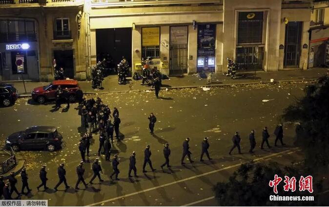 资料图:2015年11月,巴黎巴塔克兰剧院遭遇恐怖袭击。