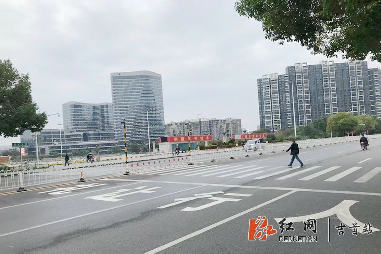 吉首市有多少人口_湘西遭暴雨袭击 永顺因灾死亡2人,吉首一家三口河边看水拍(2)