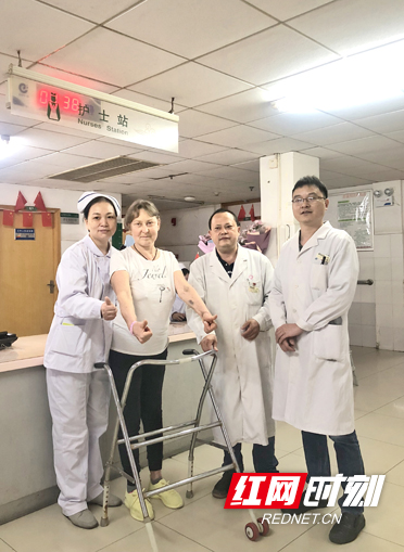 俄罗斯女游客称赞骨科手术效果好