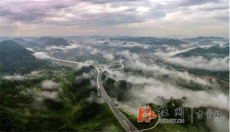 湖南日报专题推介吉首市交通突围工作：魅力山城路好走