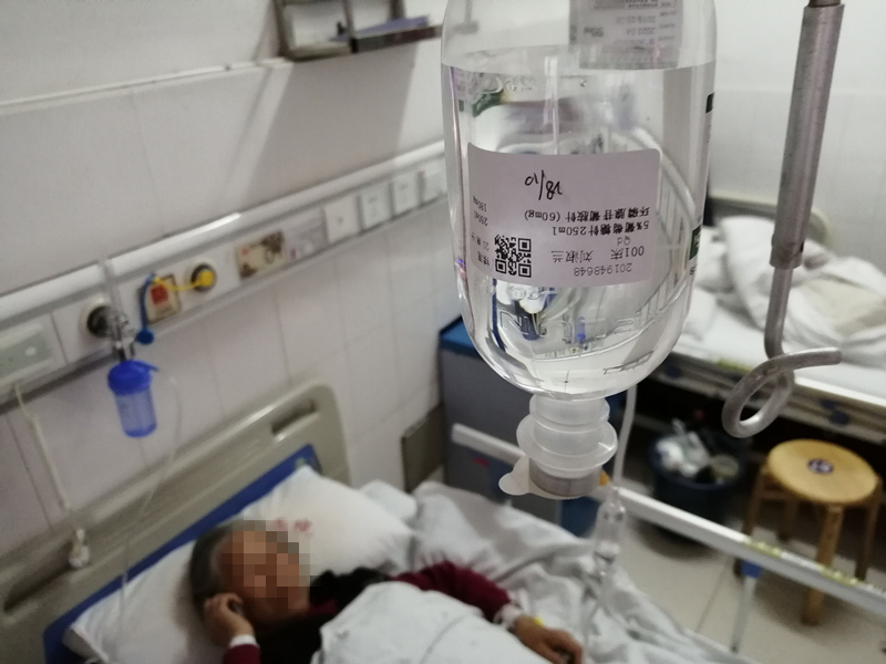 由于抢救及时，刘淑兰病情稳定下来。通讯员 李小雷 摄