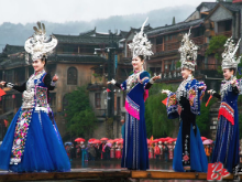 靖州“苗服银饰”闪亮中国凤凰第七届苗族银饰服饰文化节