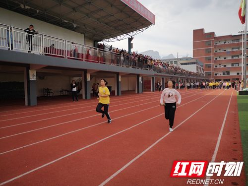 张家界国光实验学校：三千学子运动会上展风采
