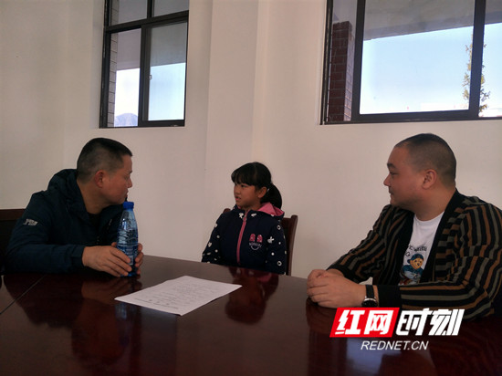 慈利县非公党委走访慰问困难学生