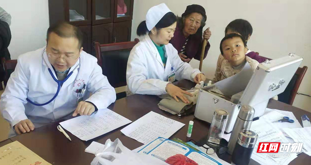 邵阳县人民医院深入贫困村开展健康扶贫义诊活动