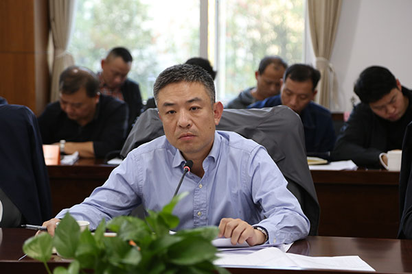 区委副书记,区长周凡在会上讲话