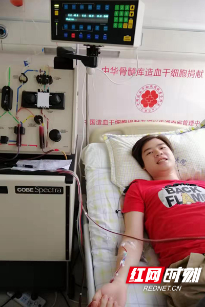 黄丹青捐献造血干细胞现场.jpg