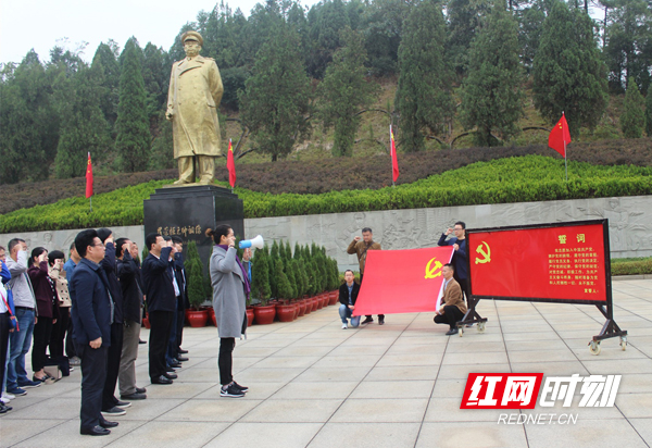 10月24日上午,在衡东县荣桓镇罗荣桓元帅铜像广场前,衡阳市公路建设