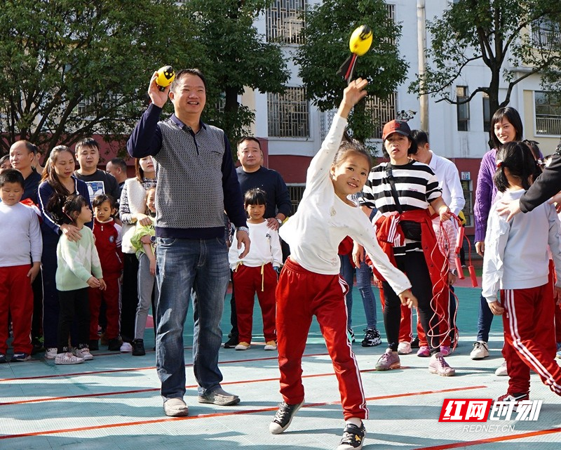 20191030十二完小趣味田径运动6鱼雷球投掷1.jpg