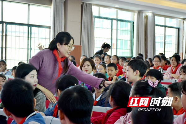 邵阳市开展书香满校园·好书伴成长——“书香校园·师生共读”名师进校园活动
