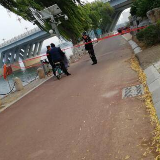 济南一名大学生跳湖自杀 知情人：或因考试没考好