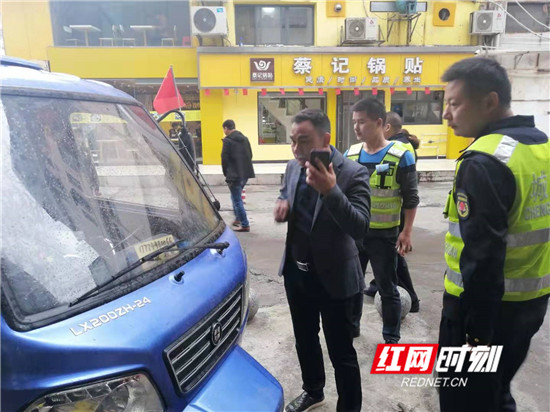 永定区：整治背街小巷车辆乱停乱摆  解决群众心中的揪心事