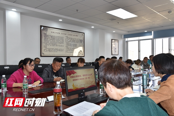 座谈会现场，交流气氛热烈。_副本.jpg